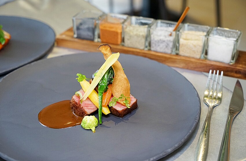 席樂法式餐廳｜台中法式餐廳推薦，約會、慶生聚會必備，擺盤精緻、道道驚豔奢華，網評4.8分，必回訪的高CP料理!