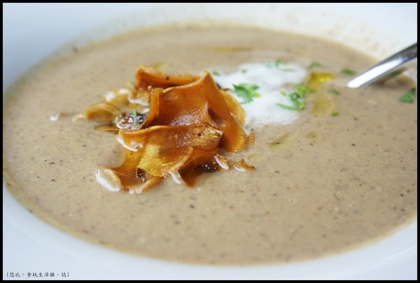席樂法式料理-經典松露奶油蘑菇湯-3.JPG