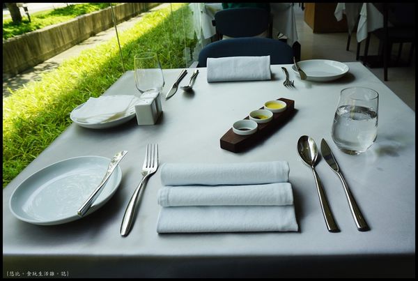 席樂法式料理-餐桌-2.JPG