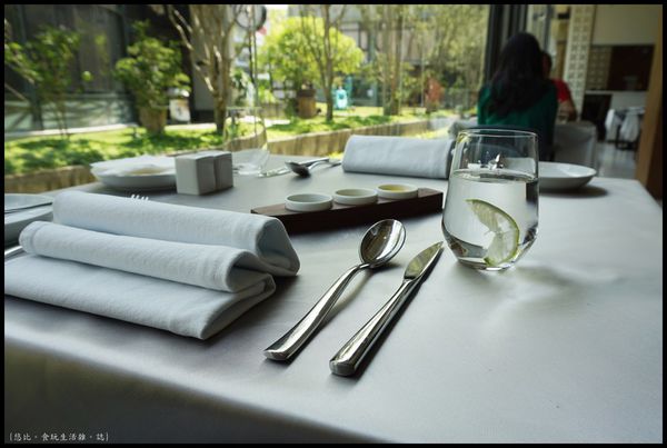 席樂法式料理-餐桌-3.JPG