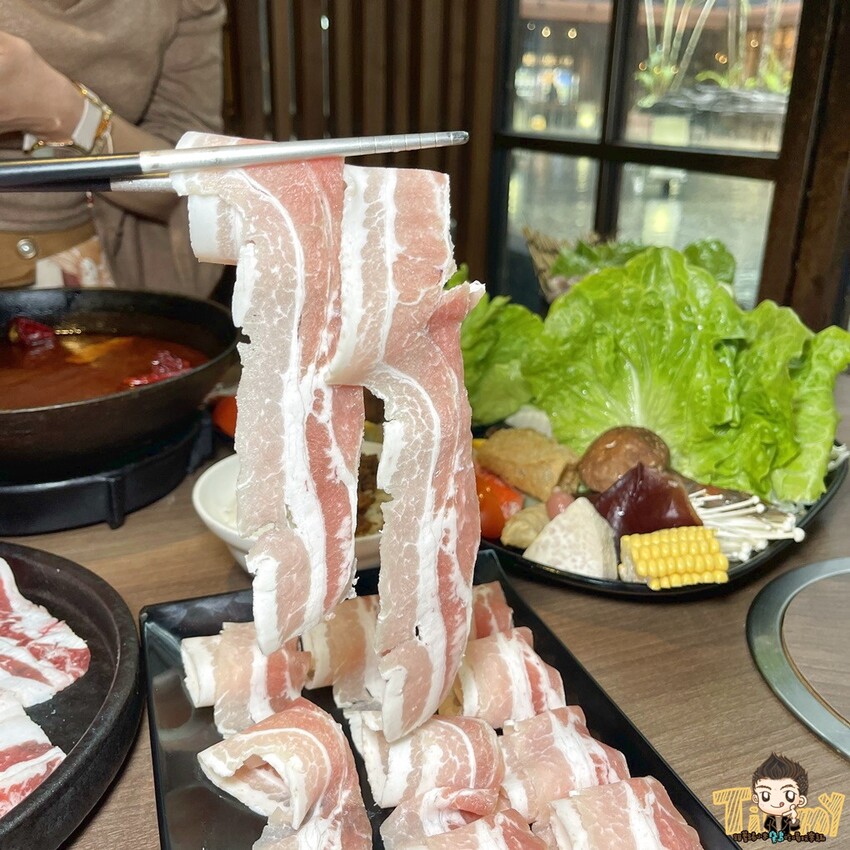 真正的火鍋冰火五重天😱 318元起免收服務費在超豪華環境下就可以享用超值鍋物😘