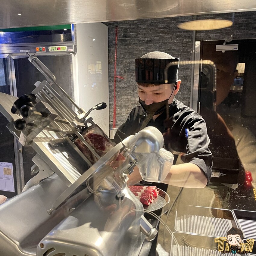 真正的火鍋冰火五重天😱 318元起免收服務費在超豪華環境下就可以享用超值鍋物😘