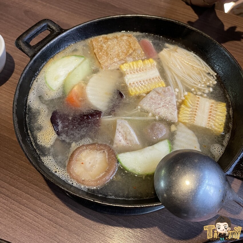 真正的火鍋冰火五重天😱 318元起免收服務費在超豪華環境下就可以享用超值鍋物😘