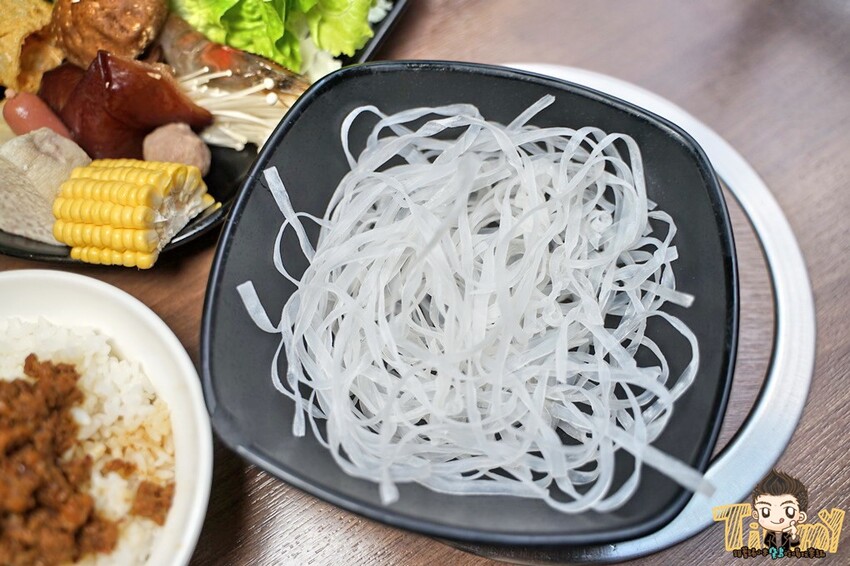 真正的火鍋冰火五重天😱 318元起免收服務費在超豪華環境下就可以享用超值鍋物😘