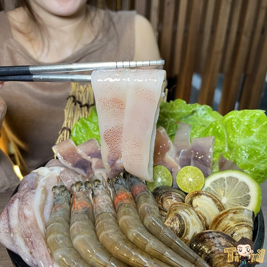 真正的火鍋冰火五重天😱 318元起免收服務費在超豪華環境下就可以享用超值鍋物😘