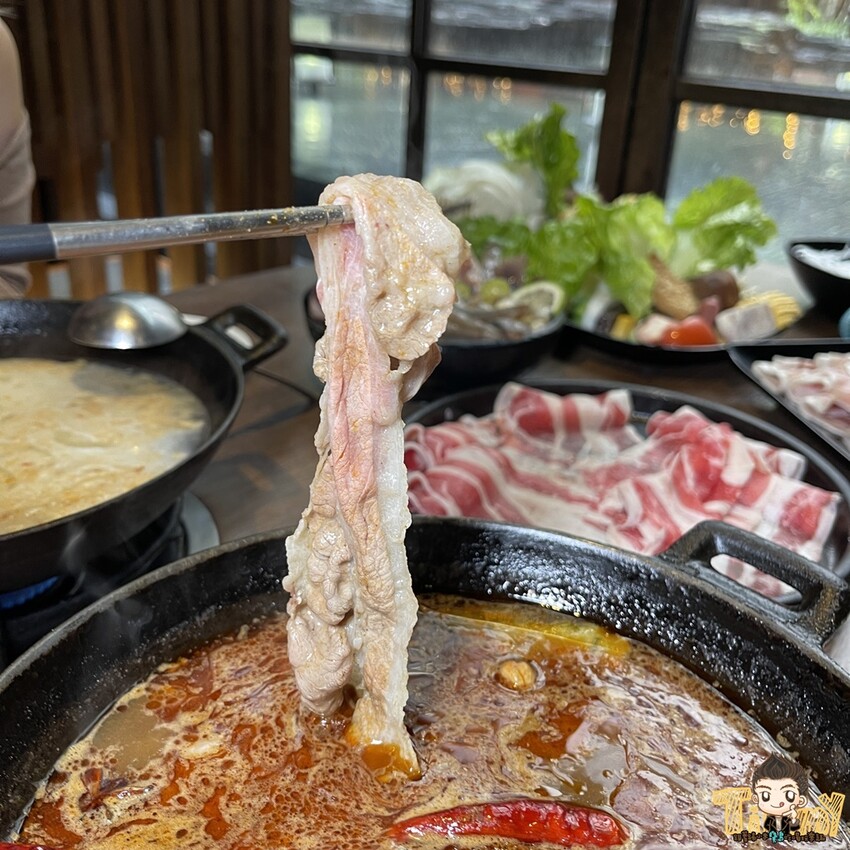 真正的火鍋冰火五重天😱 318元起免收服務費在超豪華環境下就可以享用超值鍋物😘