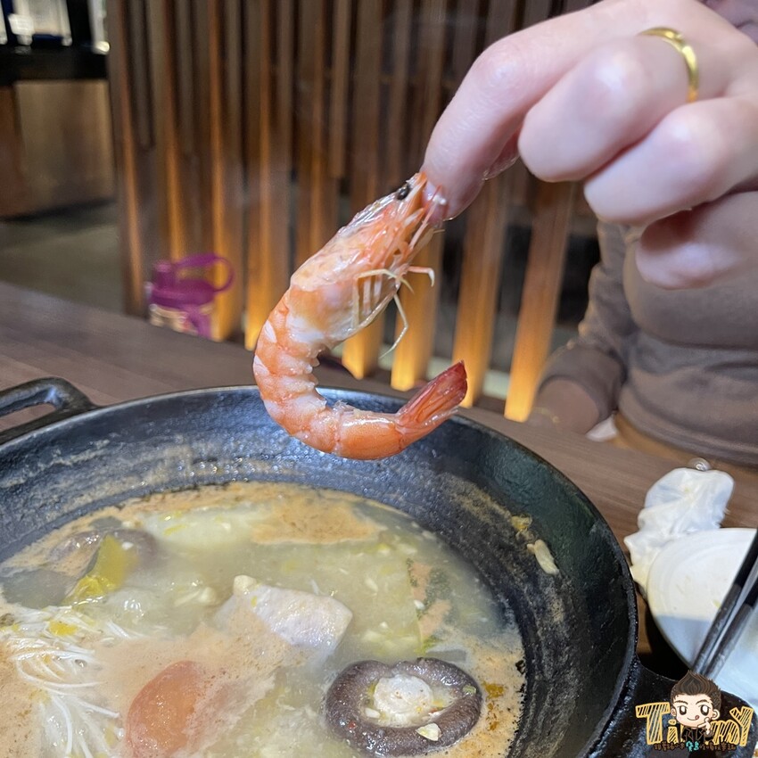 真正的火鍋冰火五重天😱 318元起免收服務費在超豪華環境下就可以享用超值鍋物😘