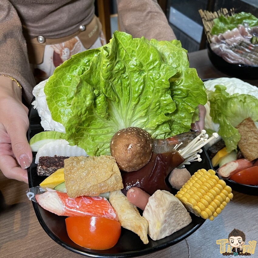 真正的火鍋冰火五重天😱 318元起免收服務費在超豪華環境下就可以享用超值鍋物😘