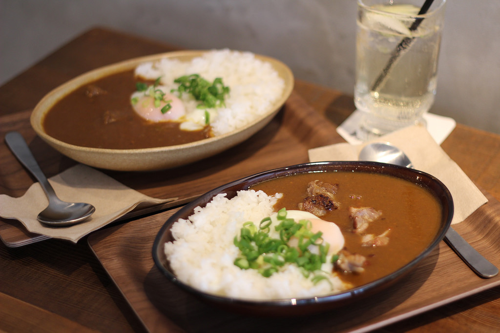 咖哩控一定要吃過一輪！全台19家療癒系大人味咖哩，不只美味到舌尖跳熱舞、還要好拍到相機沒電啊！ 