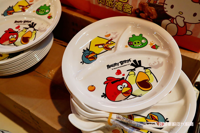 卡娜赫拉快閃新竹巨城！超萌P助跟粉紅兔兔人形燒，先拍照打卡一波