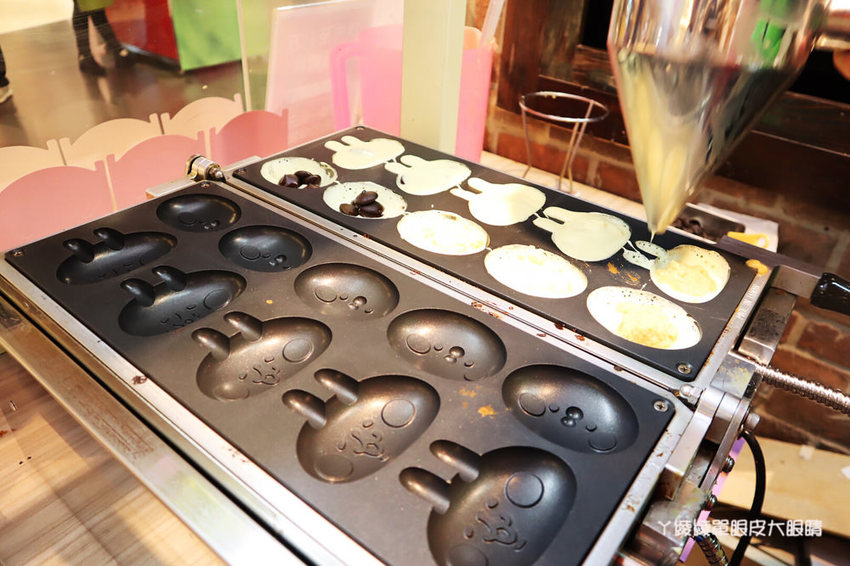 卡娜赫拉快閃新竹巨城!超萌P助跟粉紅兔兔人形燒,先拍照打卡一波