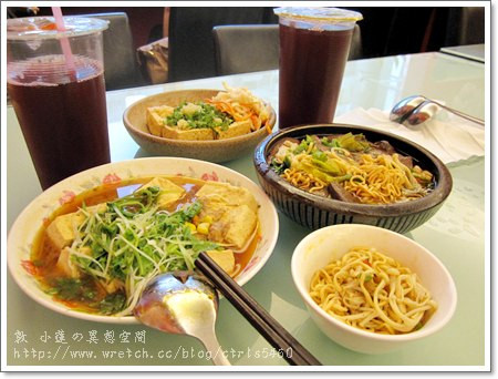 【高雄】江豪記臭豆腐王 富國店‧辣到狂飆淚的麻辣鴨血泡麵