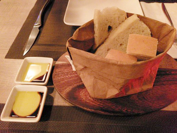 La Piola Taipei 義大利餐廳：La Piola Taipei 義大利餐廳-台北巷弄內的義式餐館 餐點很正統 主廚好親切 聖誕節快到了 趕快帶著另一半去用餐