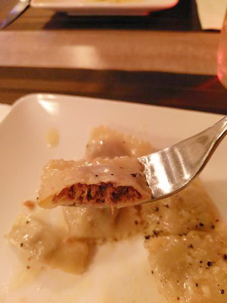 La Piola Taipei 義大利餐廳：La Piola Taipei 義大利餐廳-台北巷弄內的義式餐館 餐點很正統 主廚好親切 聖誕節快到了 趕快帶著另一半去用餐