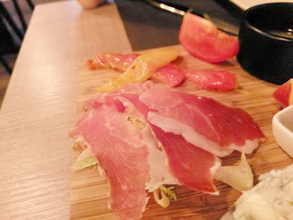 La Piola Taipei 義大利餐廳：La Piola Taipei 義大利餐廳-台北巷弄內的義式餐館 餐點很正統 主廚好親切 聖誕節快到了 趕快帶著另一半去用餐