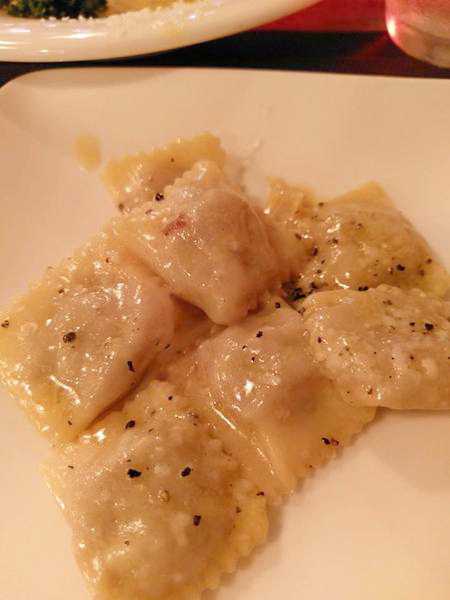 La Piola Taipei 義大利餐廳：La Piola Taipei 義大利餐廳-台北巷弄內的義式餐館 餐點很正統 主廚好親切 聖誕節快到了 趕快帶著另一半去用餐