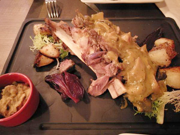 La Piola Taipei 義大利餐廳：La Piola Taipei 義大利餐廳-台北巷弄內的義式餐館 餐點很正統 主廚好親切 聖誕節快到了 趕快帶著另一半去用餐