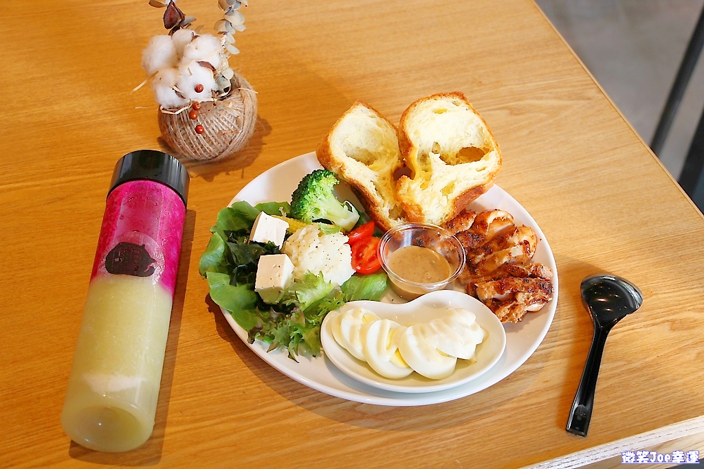 南屯|台中日式風格輕食咖啡館,想與熱門彷真貓頭鷹拍照來這就對了! - 微笑Joe幸運