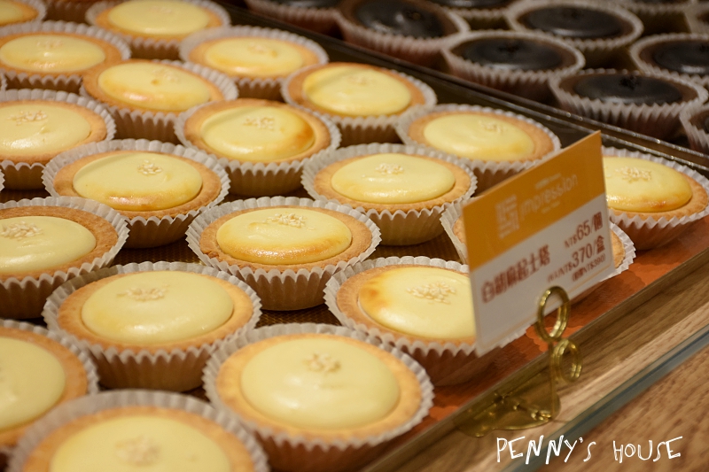 【中壢甜點】安普蕾修起士塔新口味!! 10/2~10/8 黑白胡麻系列第二盒半價 - 中壢大江購物中心