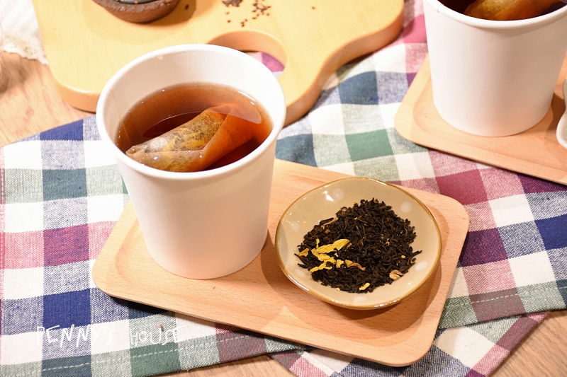 【中壢甜點】安普蕾修起士塔新口味!! 10/2~10/8 黑白胡麻系列第二盒半價 - 中壢大江購物中心