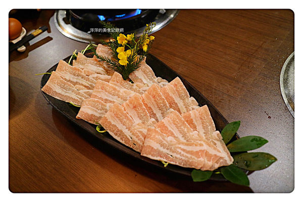 【台北美食】喜園風味涮涮鍋忠孝東路店 ~ 超值雙人特餐大啖無骨牛小排、8種海鮮、松阪豬❤甜點、冰淇淋無限吃到飽/捷運美食 - 捷運後山碑站