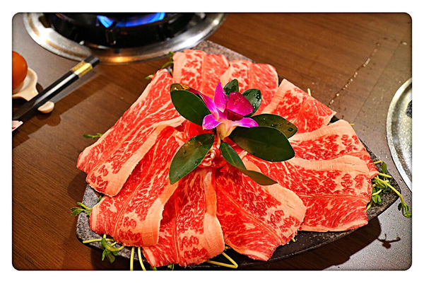 【台北美食】喜園風味涮涮鍋忠孝東路店 ~ 超值雙人特餐大啖無骨牛小排、8種海鮮、松阪豬❤甜點、冰淇淋無限吃到飽/捷運美食 - 捷運後山碑站