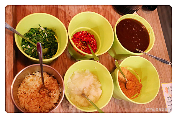 【台北美食】喜園風味涮涮鍋忠孝東路店 ~ 超值雙人特餐大啖無骨牛小排、8種海鮮、松阪豬❤甜點、冰淇淋無限吃到飽/捷運美食 - 捷運後山碑站