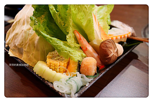 【台北美食】喜園風味涮涮鍋忠孝東路店 ~ 超值雙人特餐大啖無骨牛小排、8種海鮮、松阪豬❤甜點、冰淇淋無限吃到飽/捷運美食 - 捷運後山碑站