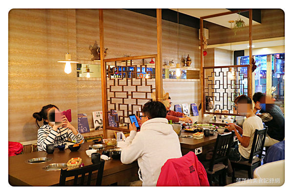 【台北美食】喜園風味涮涮鍋忠孝東路店 ~ 超值雙人特餐大啖無骨牛小排、8種海鮮、松阪豬❤甜點、冰淇淋無限吃到飽/捷運美食 - 捷運後山碑站