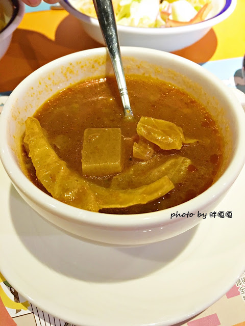 【台中 南屯】魔法咖哩Magic curry~~可以免費續飯、續咖哩醬，根本就是大胃王的天堂，咖哩口味也不少，還有神秘的黑咖哩哦~~