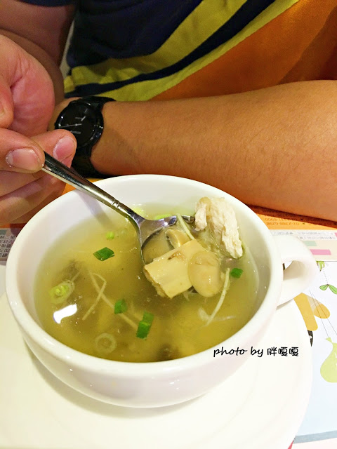 【台中 南屯】魔法咖哩Magic curry~~可以免費續飯、續咖哩醬，根本就是大胃王的天堂，咖哩口味也不少，還有神秘的黑咖哩哦~~