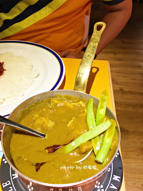 【台中 南屯】魔法咖哩Magic curry~~可以免費續飯、續咖哩醬，根本就是大胃王的天堂，咖哩口味也不少，還有神秘的黑咖哩哦~~