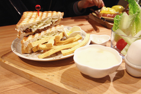 Ona.Rina Icing 歐娜。瑞娜 早午餐：【新北市板橋區。早午餐】Ona.Rina Icing 歐娜。瑞娜 早午餐 輕食早午餐 平日用餐無限時 一起來悠閒吃早餐吧~新埔捷運站