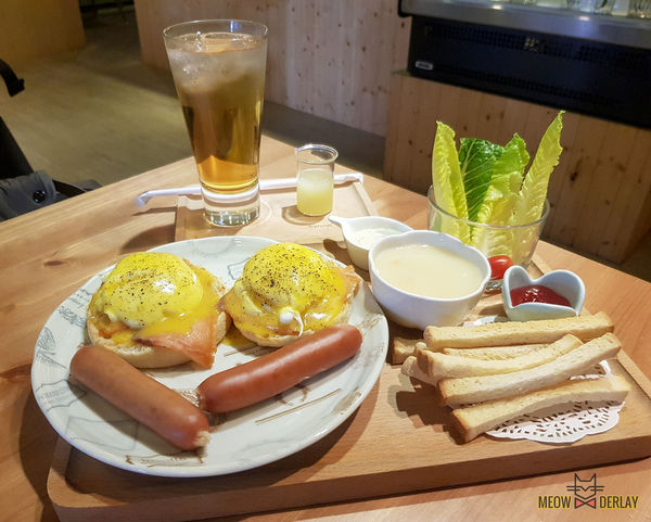 板橋美食『Ona.Rina Icing歐娜。瑞娜早午餐』｜P M E& Wilton 蛋糕裝飾認證教室｜飽到嫑嫑的早午餐｜cp值超高｜煙燻鮭魚班尼迪克｜歐娜招牌烤雞腿