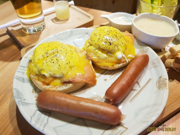 板橋美食『Ona.Rina Icing歐娜。瑞娜早午餐』｜P M E& Wilton 蛋糕裝飾認證教室｜飽到嫑嫑的早午餐｜cp值超高｜煙燻鮭魚班尼迪克｜歐娜招牌烤雞腿