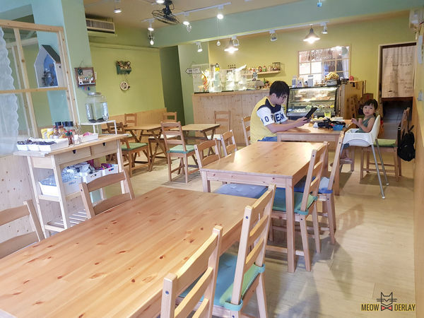 板橋美食『Ona.Rina Icing歐娜。瑞娜早午餐』｜P M E& Wilton 蛋糕裝飾認證教室｜飽到嫑嫑的早午餐｜cp值超高｜煙燻鮭魚班尼迪克｜歐娜招牌烤雞腿