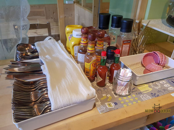 板橋美食『Ona.Rina Icing歐娜。瑞娜早午餐』｜P M E& Wilton 蛋糕裝飾認證教室｜飽到嫑嫑的早午餐｜cp值超高｜煙燻鮭魚班尼迪克｜歐娜招牌烤雞腿