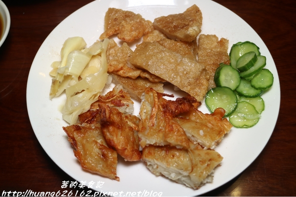 甜不二黑輪店：【新北板橋區】回訪口味依然好吃的『甜不二黑輪店』板橋銅板美食/消夜首選/近致理科技學院