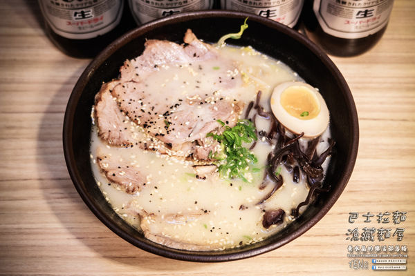 逢甲巴士拉麵-漁藏|台中市西屯區逢甲夜市特色日式拉麵餐廳;巴士來了,趕快上車吃拉麵吧!肉超多,超大塊的啦!