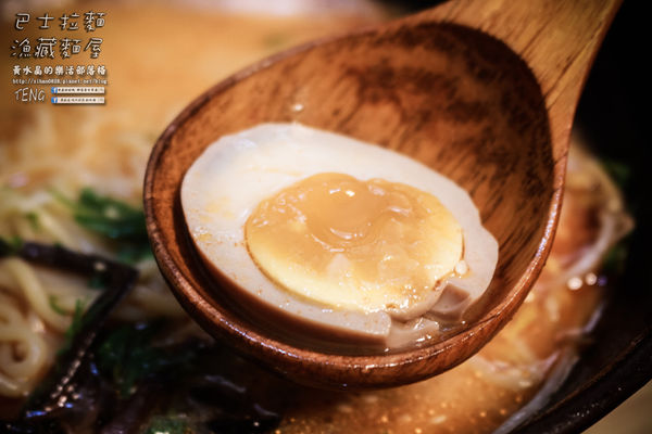 逢甲巴士拉麵-漁藏|台中市西屯區逢甲夜市特色日式拉麵餐廳;巴士來了,趕快上車吃拉麵吧!肉超多,超大塊的啦!