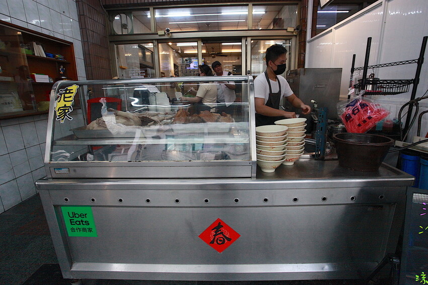 台中市大里區吃。高雄美食｜彌陀區。「老家肉燥飯-彌陀總店」罕見傳承四代超過80年老字號肉燥飯，每天僅營業4小時經常提