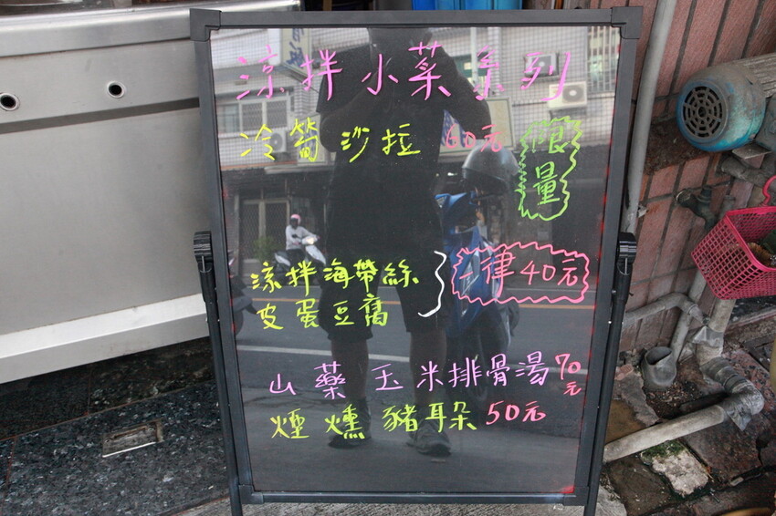 台中市大里區吃。高雄美食｜彌陀區。「老家肉燥飯-彌陀總店」罕見傳承四代超過80年老字號肉燥飯，每天僅營業4小時經常提