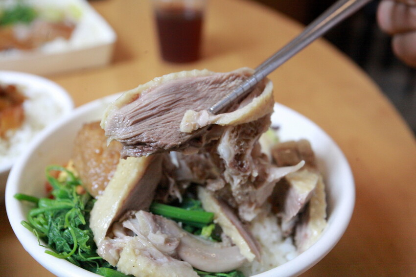 台中市大里區吃。高雄美食｜彌陀區。「老家肉燥飯-彌陀總店」罕見傳承四代超過80年老字號肉燥飯，每天僅營業4小時經常提