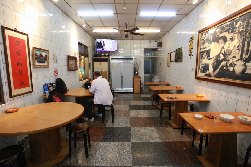 台中市大里區吃。高雄美食｜彌陀區。「老家肉燥飯-彌陀總店」罕見傳承四代超過80年老字號肉燥飯，每天僅營業4小時經常提