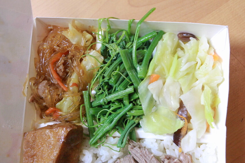 台中市大里區吃。高雄美食｜彌陀區。「老家肉燥飯-彌陀總店」罕見傳承四代超過80年老字號肉燥飯，每天僅營業4小時經常提