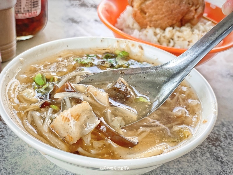 松哥鯊魚皮羹 || 台中大里在地美食，凌晨四點大里早餐吃這味！