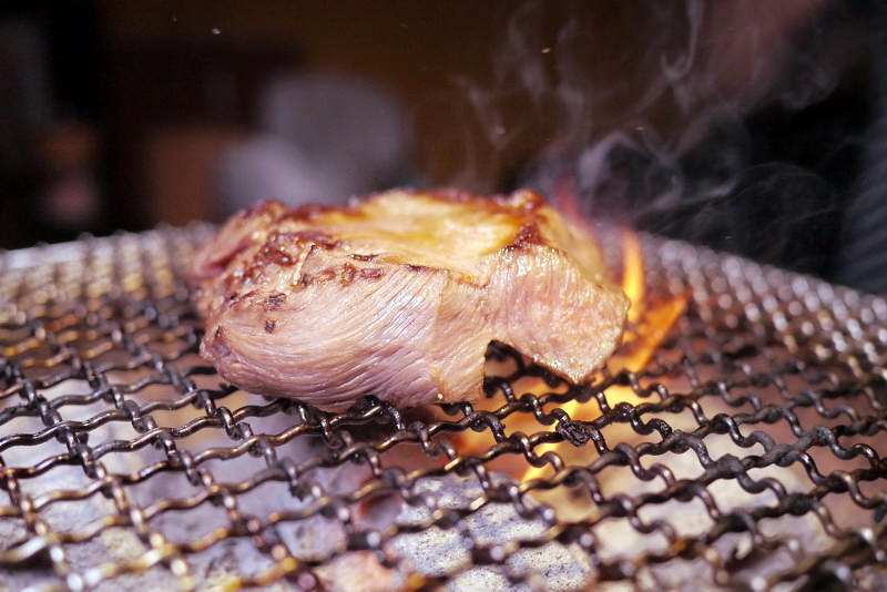 【台北】西頭燒肉 燒肉 もつ鍋 東京新鮮お肉問屋 西頭 ~ 超美味厚切牛舌必點!!! 道地博多牛雜鍋必食 / 內附菜單 / 文章末雙人燒肉套餐免費抽