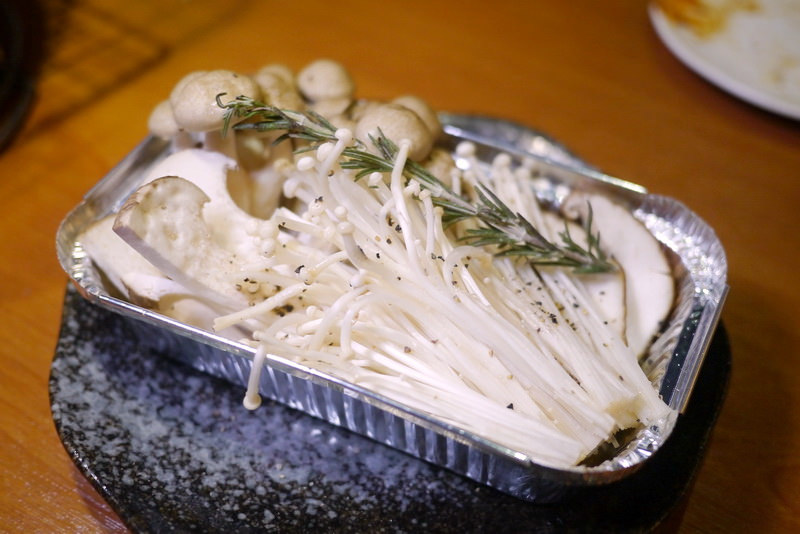 【台北】西頭燒肉 燒肉 もつ鍋 東京新鮮お肉問屋 西頭 ~ 超美味厚切牛舌必點!!! 道地博多牛雜鍋必食 / 內附菜單 / 文章末雙人燒肉套餐免費抽