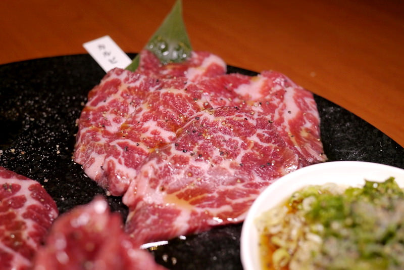 【台北】西頭燒肉 燒肉 もつ鍋 東京新鮮お肉問屋 西頭 ~ 超美味厚切牛舌必點!!! 道地博多牛雜鍋必食 / 內附菜單 / 文章末雙人燒肉套餐免費抽