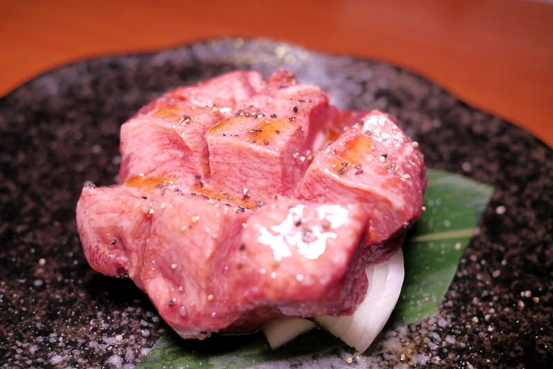 【台北】西頭燒肉 燒肉 もつ鍋 東京新鮮お肉問屋 西頭 ~ 超美味厚切牛舌必點!!! 道地博多牛雜鍋必食 / 內附菜單 / 文章末雙人燒肉套餐免費抽